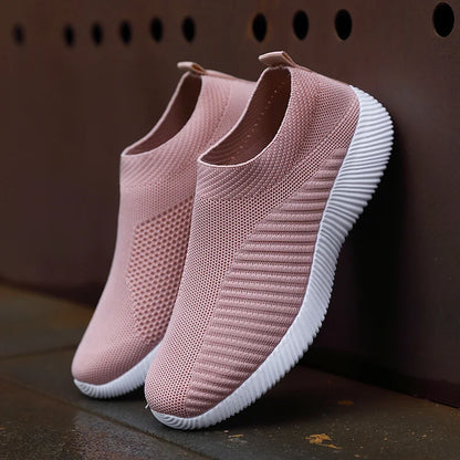 Step into Comfort: Lightweight Slip-On Women’s Sneakers for Effortless Style and Outdoor Adventures