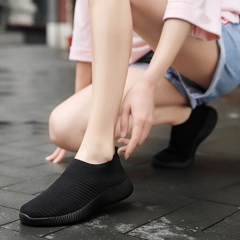 Step into Comfort: Lightweight Slip-On Women’s Sneakers for Effortless Style and Outdoor Adventures